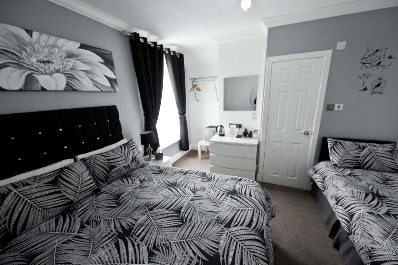 Rossall House , For Families & Couples Blackpool Esterno foto