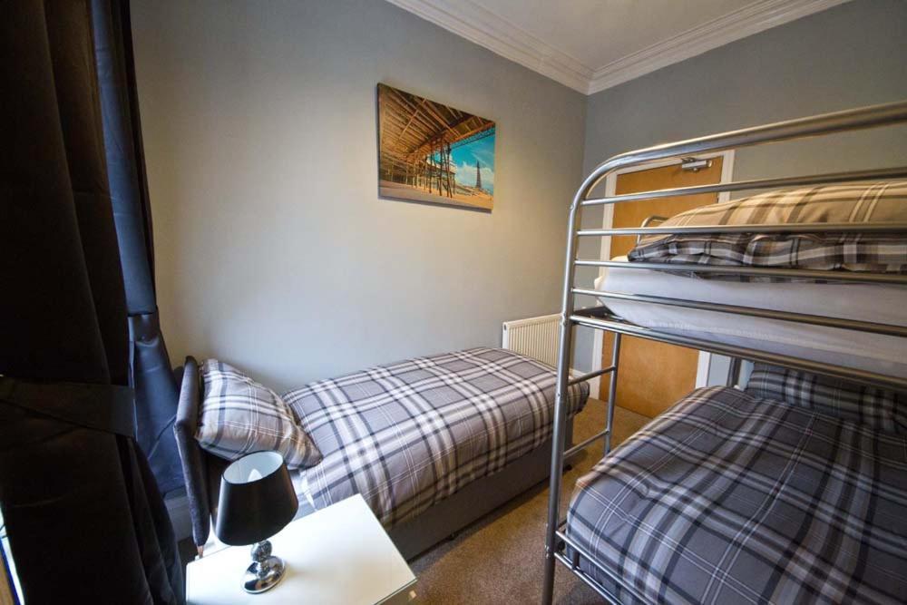 Rossall House , For Families & Couples Blackpool Esterno foto