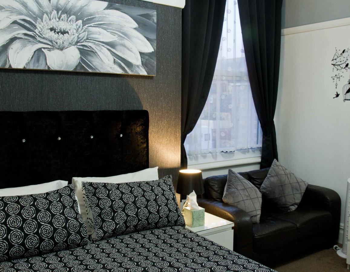 Rossall House , For Families & Couples Blackpool Esterno foto