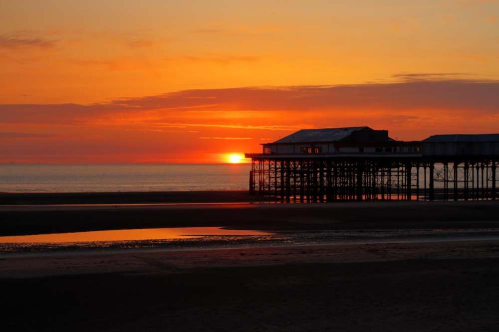 Rossall House , For Families & Couples Blackpool Esterno foto