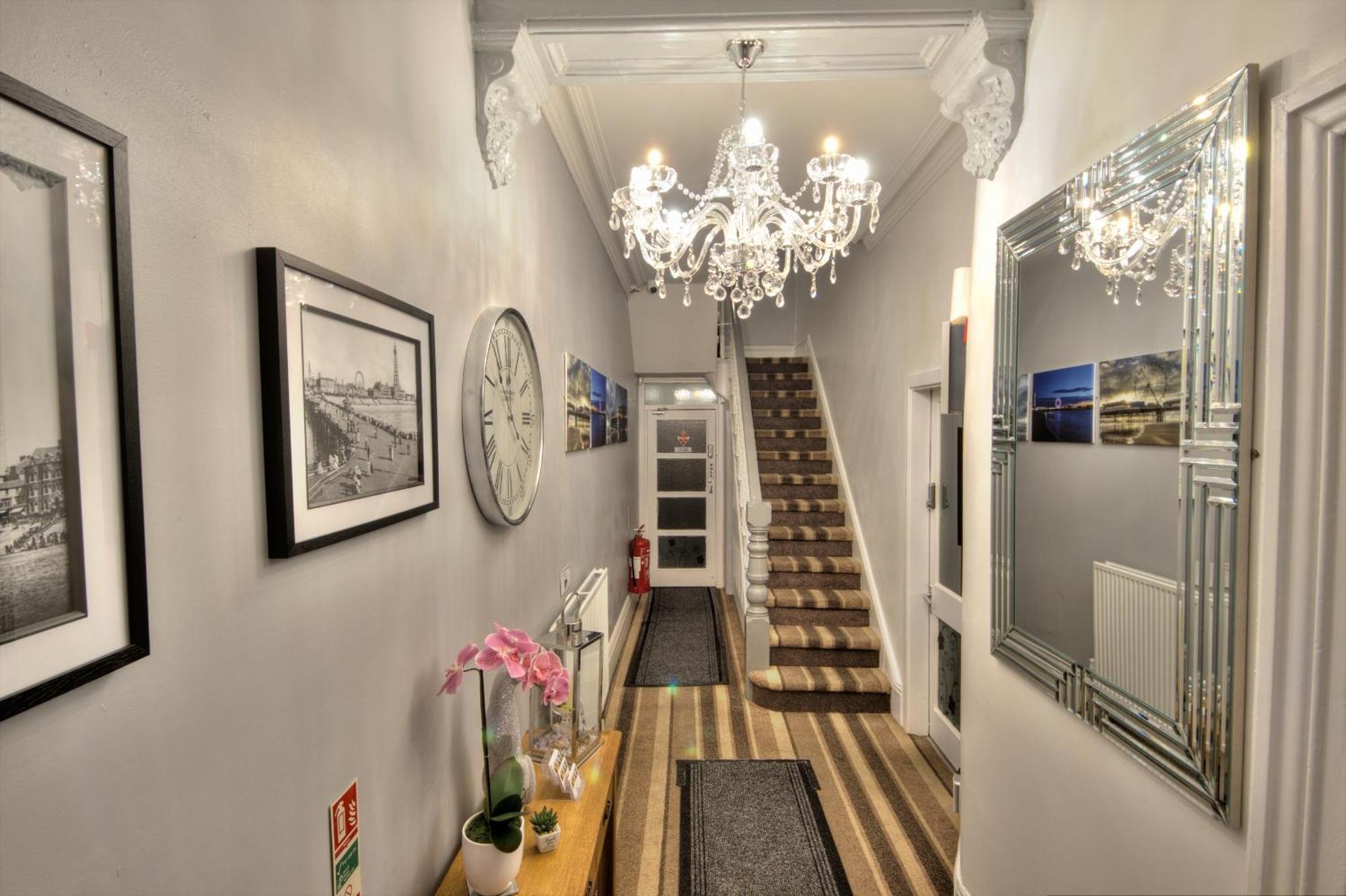 Rossall House , For Families & Couples Blackpool Esterno foto