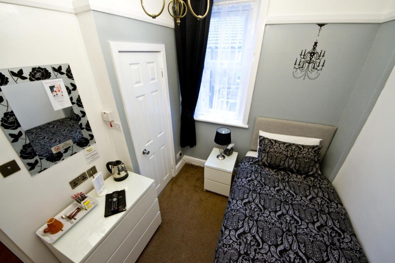 Rossall House , For Families & Couples Blackpool Esterno foto